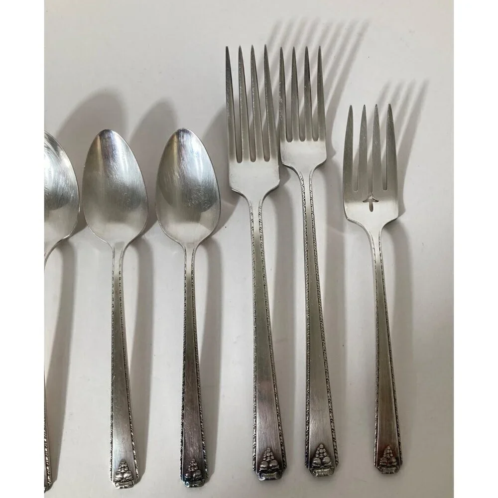 1- 13 Piece Oneida Prestige 1945 Bordeaux Pattern Flatware Place‎ Setting